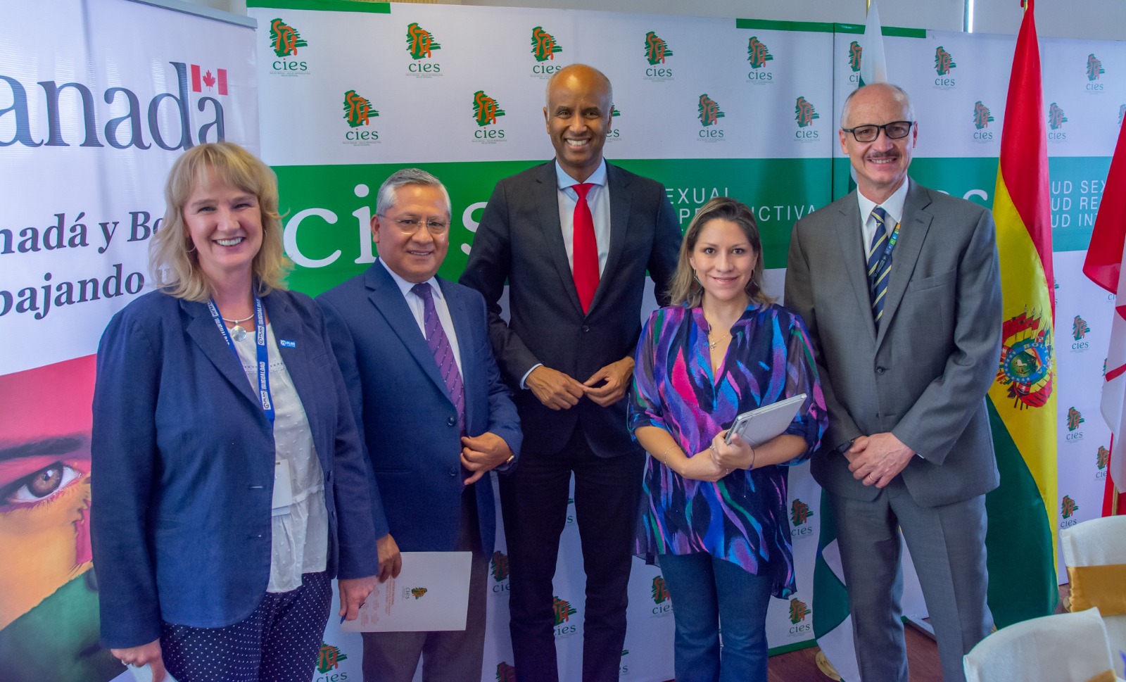 Ministro de Canadá llega a Bolivia para lanzar dos nuevos proyectos enfocados en fortalecer derechos sexuales y reproductivos de los adolescentes, y reducir la violencia sexual y basada en género