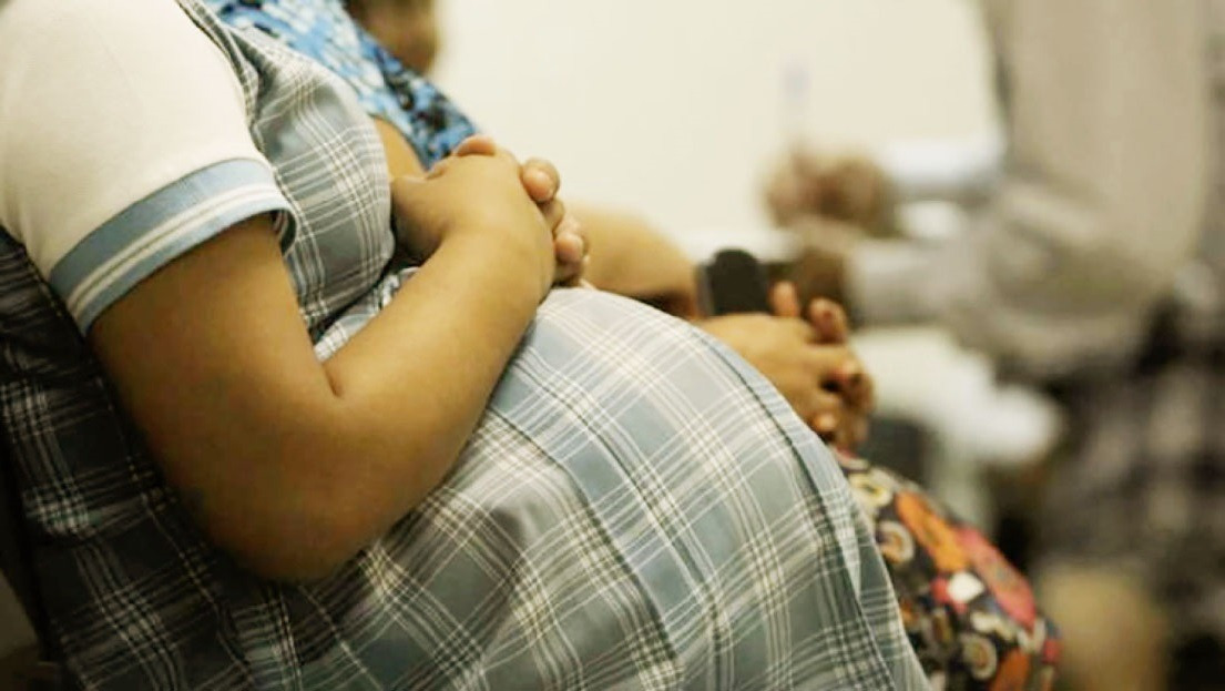 Los embarazos adolescentes disminuyeron un 39% entre 2015 y 2023