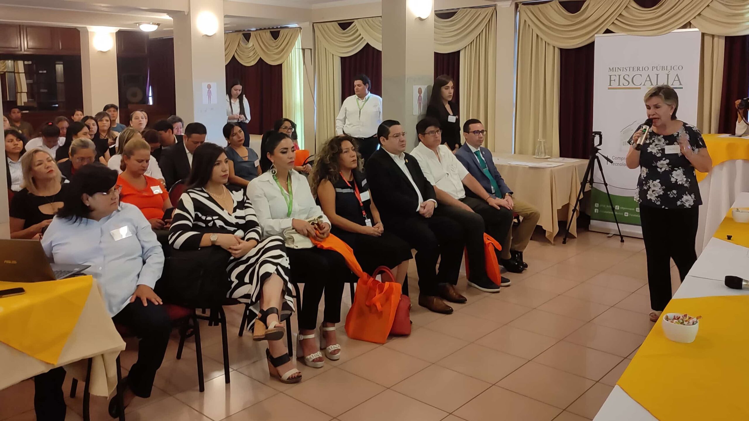 b1-2 Group of people listening to speaker