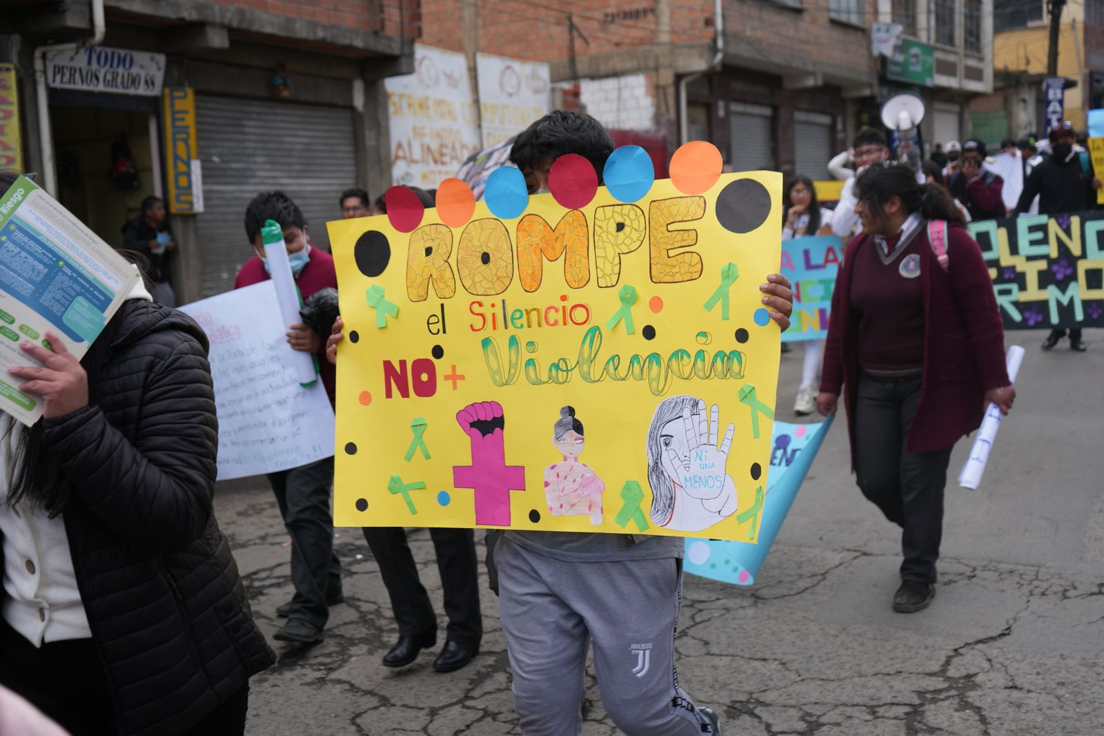 Students marching in Bolivia
